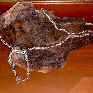 This is a James Avery men’s 24 inch Fishermens Necklace